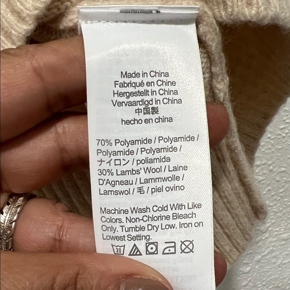 J. Crew Women's lamb's wool Soft Beige Crew Neck Sweater M - Picture 5 of 5